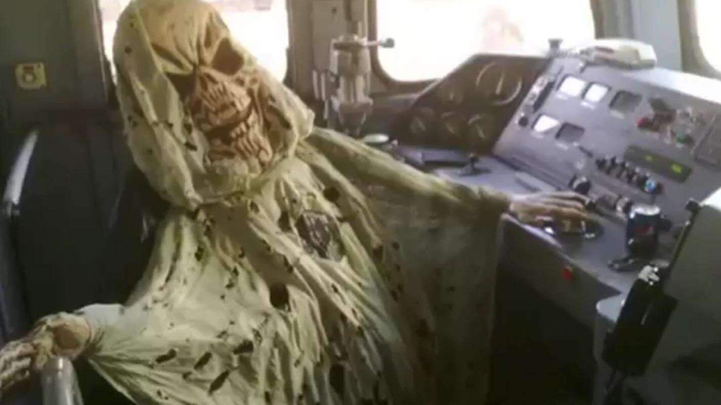 Il "macchinista pazzo": realizza video musicale con il treno in corsa