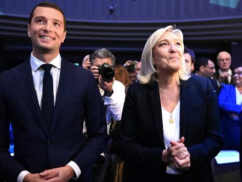 Francia, Le Pen davanti a tutti. E Macron invoca il blocco democratico