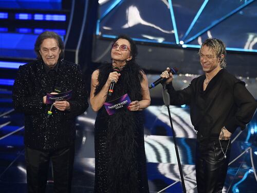 Sanremo 2024: ecco il look della seconda serata del Festival di Irama