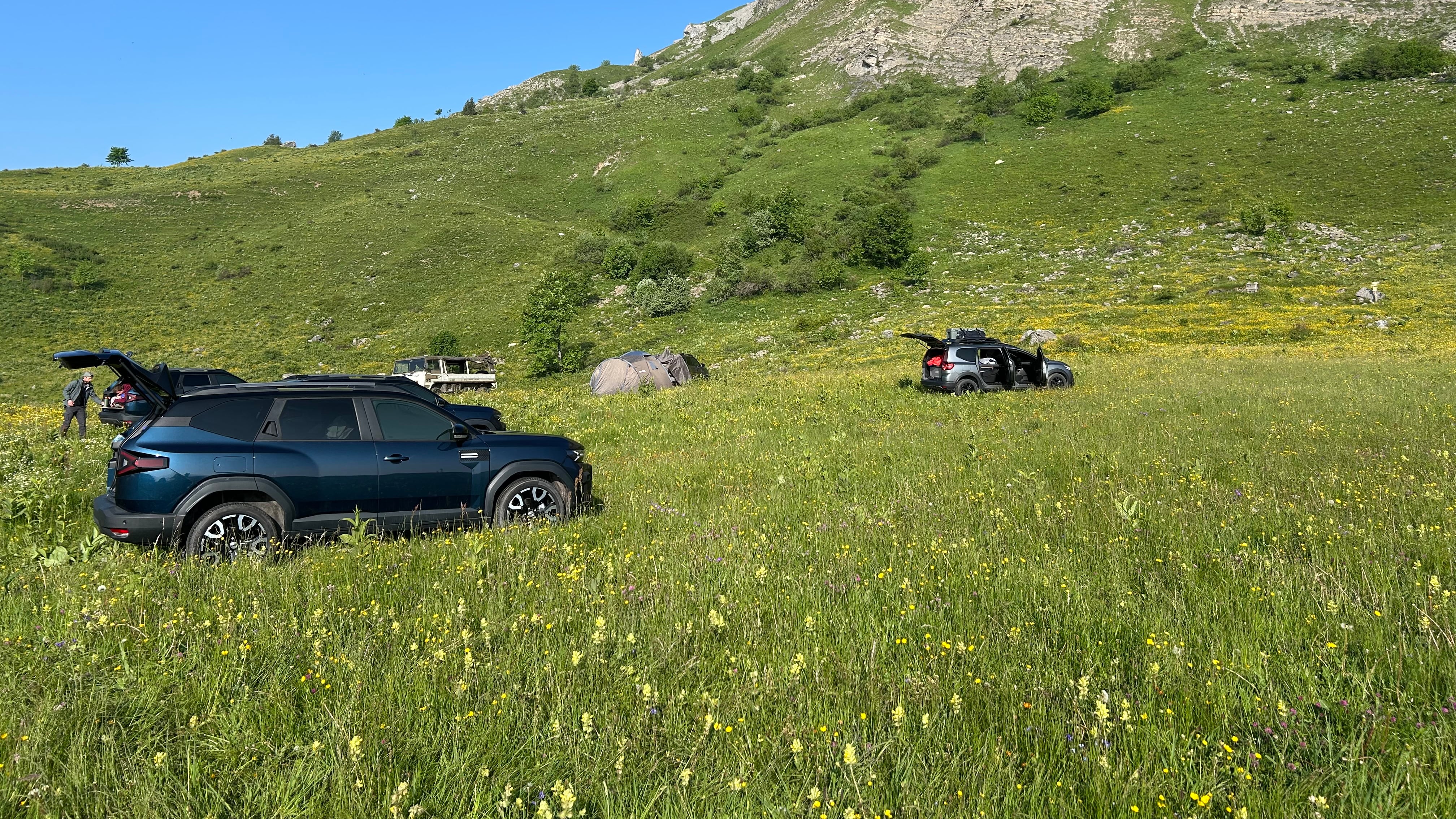 Dacia Bigster, camera con vista sulla natura
