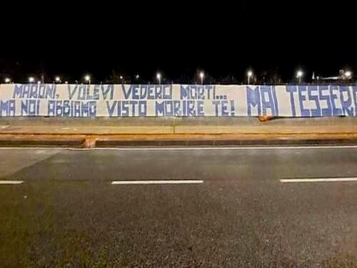 "Ci volevi morti, e invece... ". Striscione-vergogna a Napoli contro Maroni