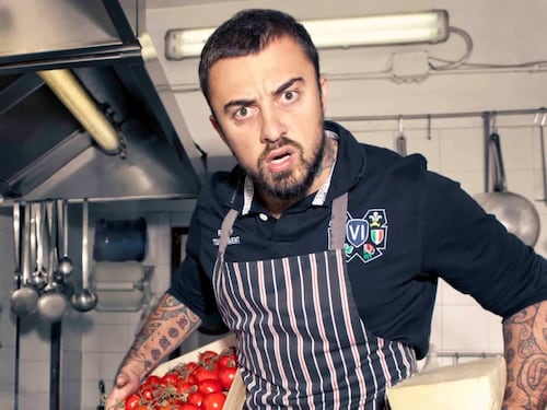 Guai per chef Rubio. Finisce denunciato da Liliana Segre