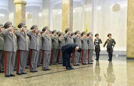 È il compleanno di Kim Jong-il, celebrazioni del defunto leader 3