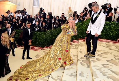 Met Gala 18: Sarah Jessica Parker, solo trucco sul viso? 2