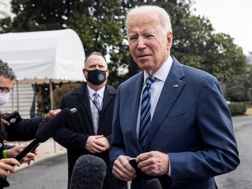 Le bombe nel Donbass e l'allarme degli Usa: "Invasione imminente". Ma Blinken propone un summit con Mosca