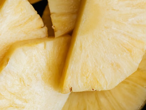 Ananas, tutta la verità sul frutto brucia grassi