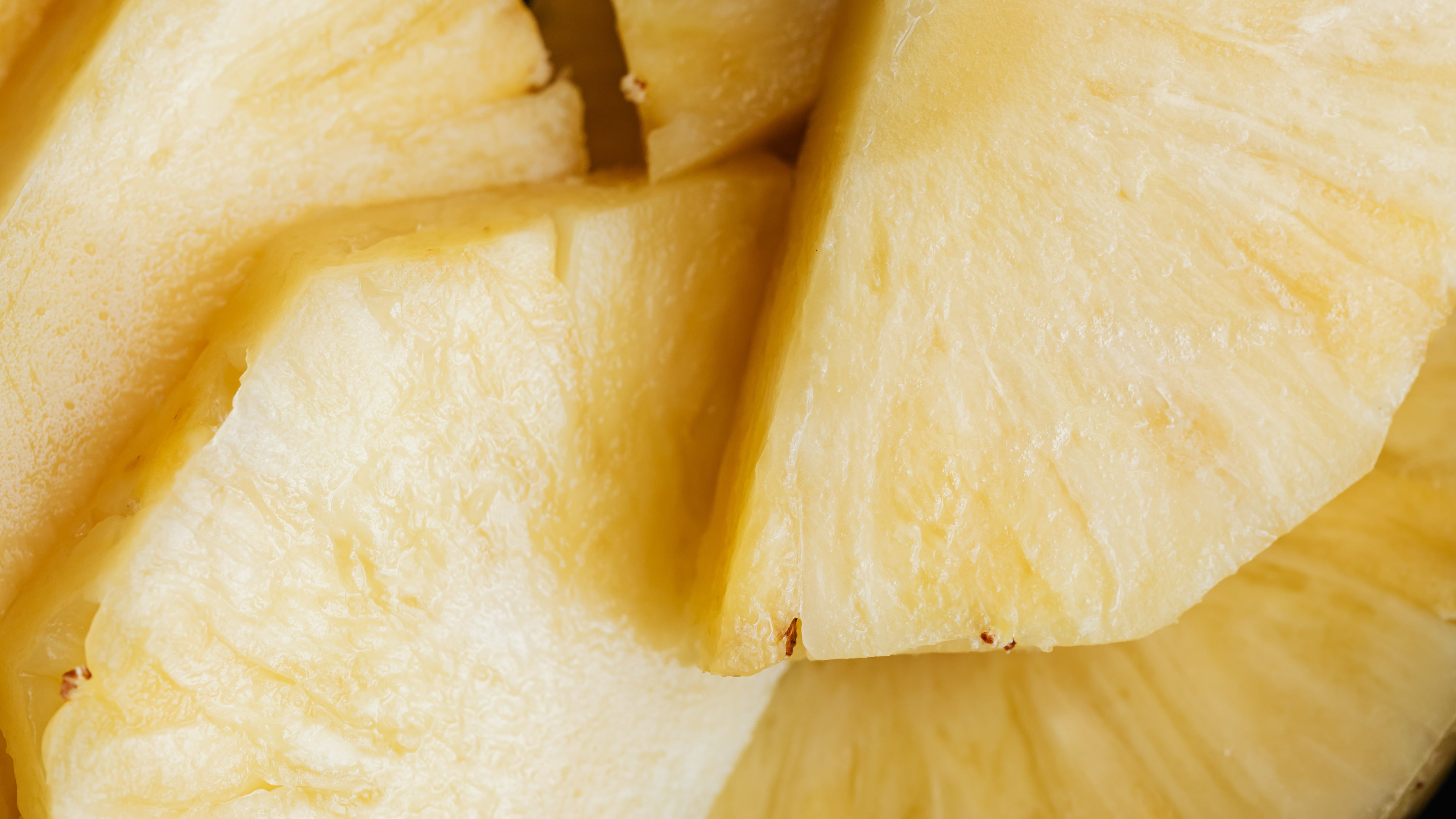 Ananas, tutta la verità sul frutto brucia grassi