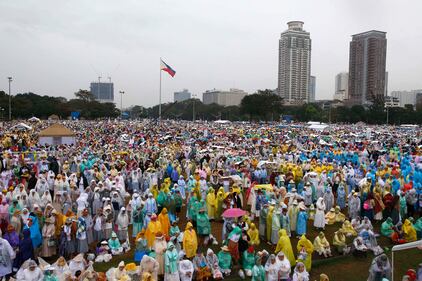 Manila, 7 milioni di fedeli alla Messa del Papa 13