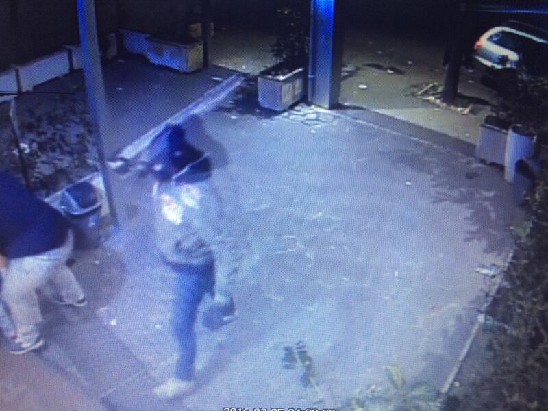 "Troppe rapine, costretti a chiudere il bar di notte": i banditi in azione 6