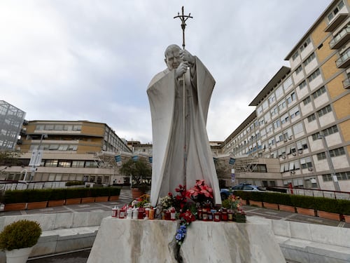 "Notte tranquilla": l'aggiornamento sulla salute di Papa Francesco. Come sta
