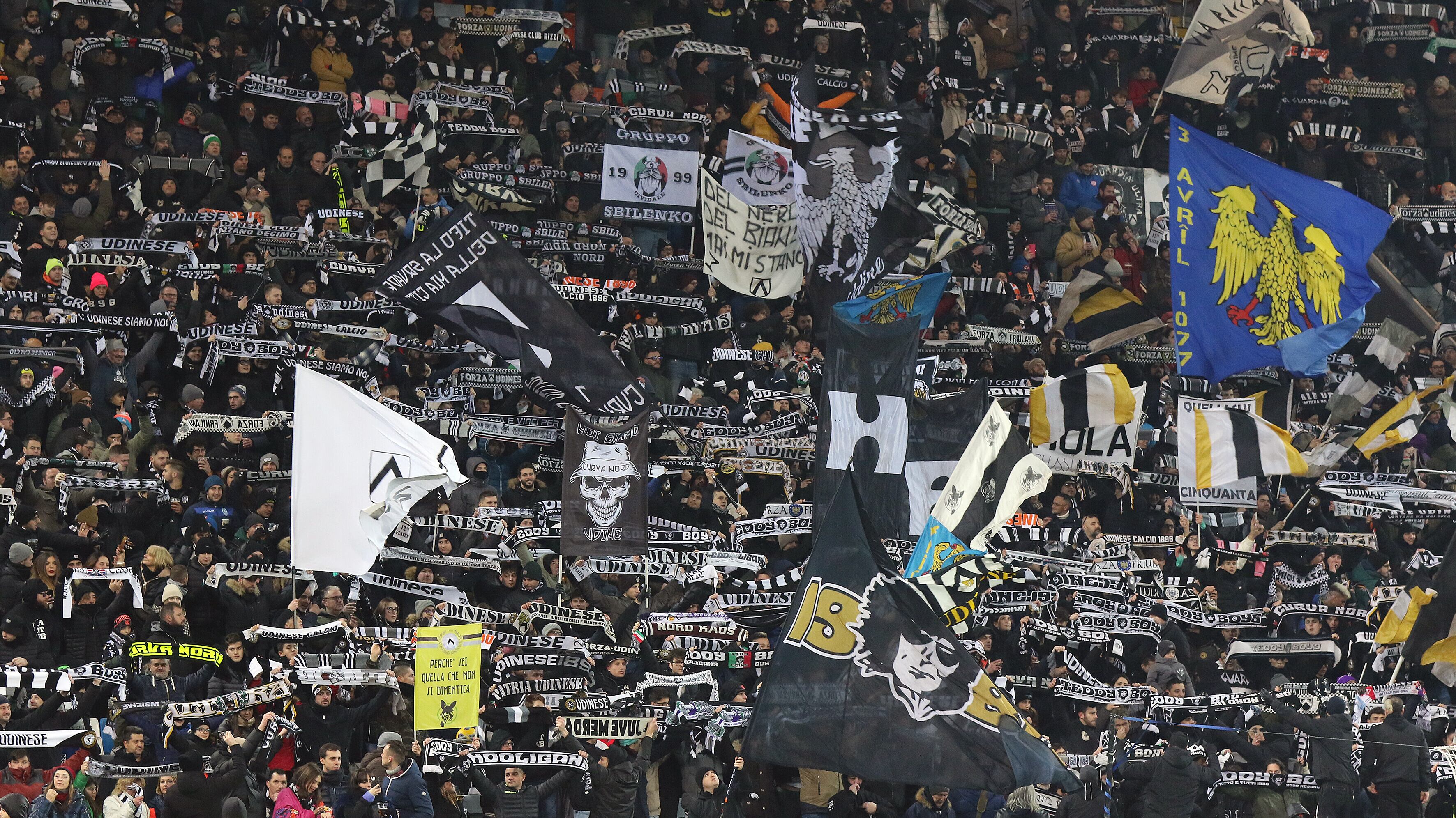 Cori razzisti, il pugno duro del giudice sportivo: cosa succede ora all'Udinese