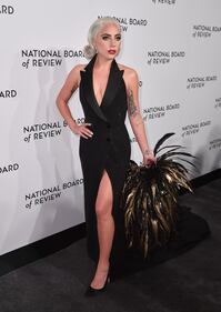 Lady Gaga sexy e chic sul red carpet: foto 4