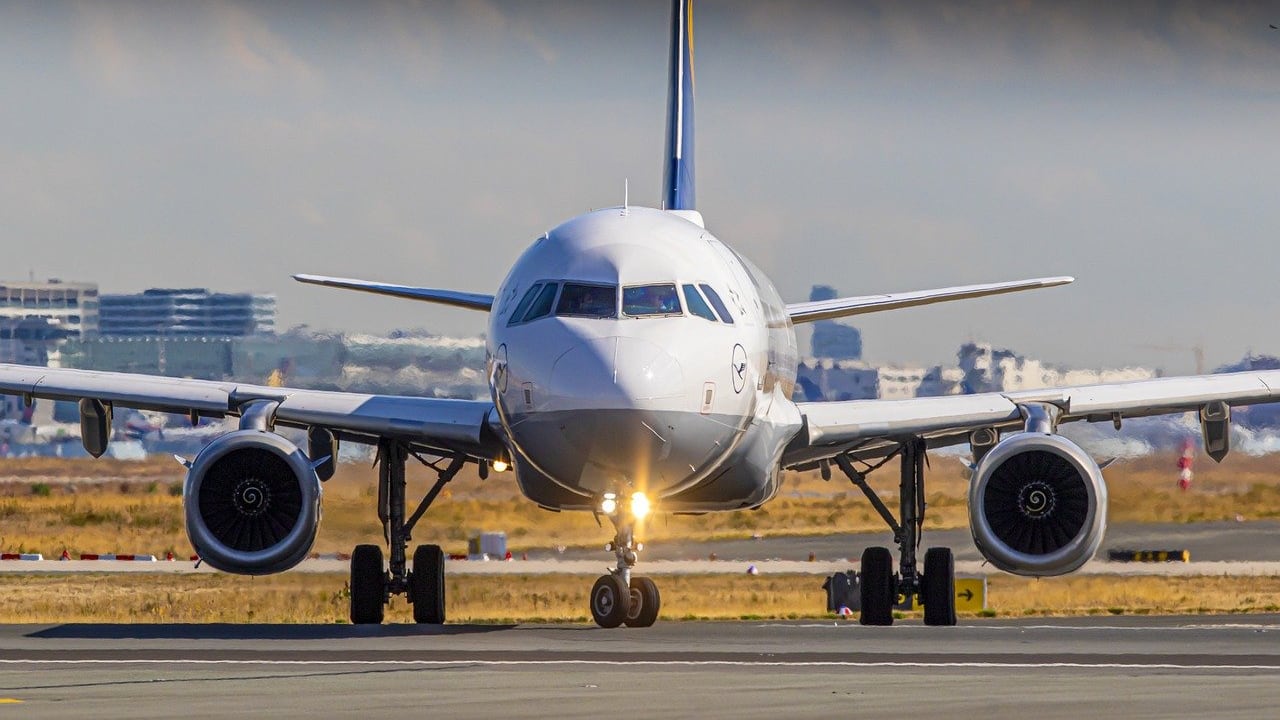 In volo arrivano i "posti rosa". Così la compagnia aerea permette alle donne di non sedersi accanto agli uomini