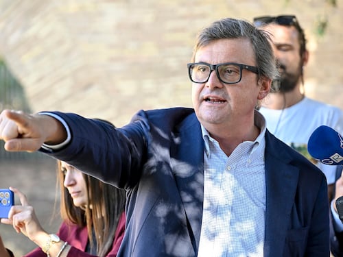 Quell'"opa" sull'opposizione che stringe a tenaglia il Pd