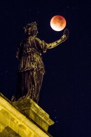 Una notte di luna rossa: ecco l'eclissi nel mondo 15