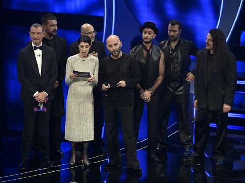 Sanremo 2024: ecco il look della seconda serata del Festival dei Negramaro