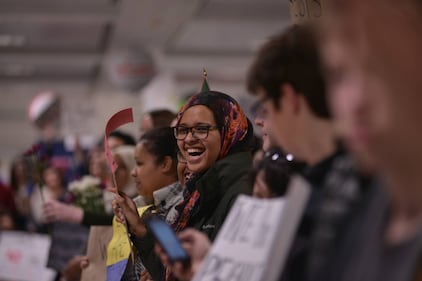 Proteste negli aeroporti contro Trump: "No al bando dei musulmani" 1