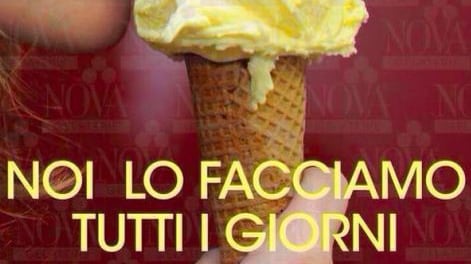Il manifesto della gelateria che fa infuriare il Pd