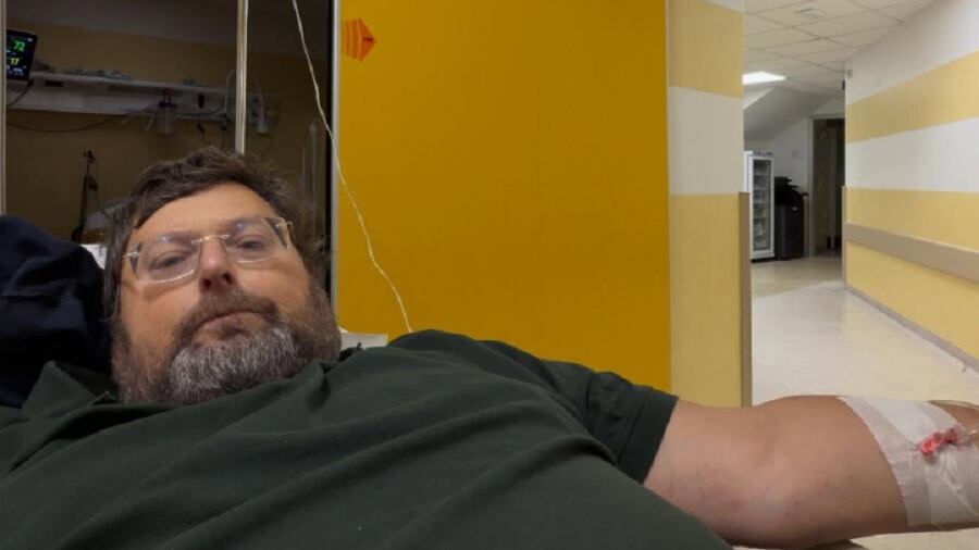 Mario Adinolfi di nuovo ricoverato in ospedale: "Questo 2025 va così. Speriamo niente di grave"