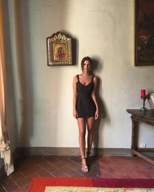 Emily Ratajkowski, sexy e sbarazzina al mare 15