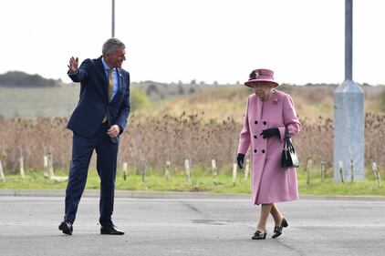 Prima uscita pubblica della Regina Elisabetta dopo il lockdown 6