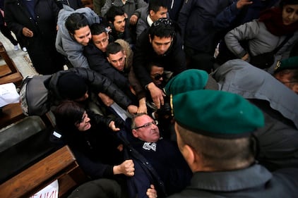 Occupano la basilica di piazza del Popolo: "Mai con Salvini" 11