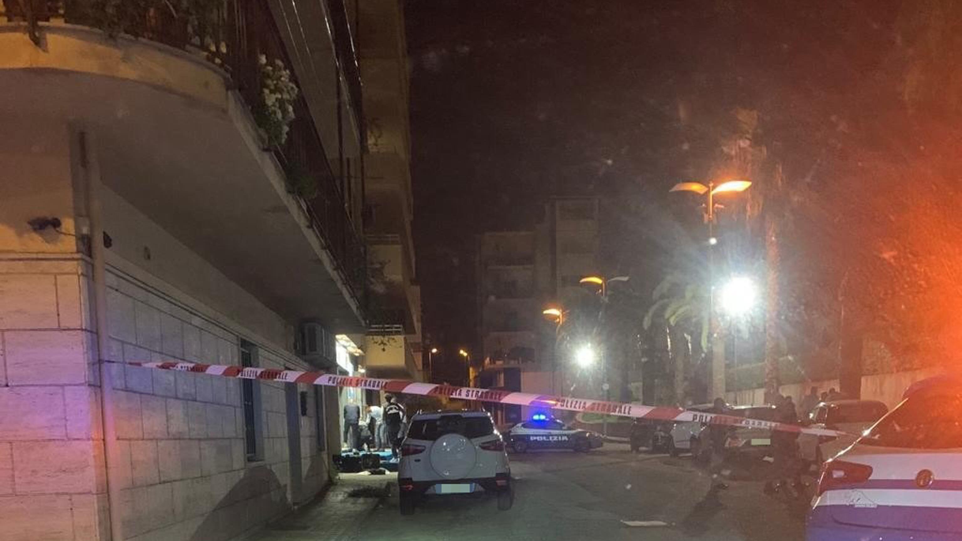 Attentato alla segreteria del candidato Fi: "Indegna intimidazione"