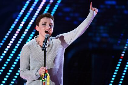 Sanremo 2016: gli abiti della prima serata 57