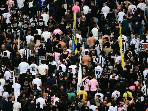 Lo sgarbo degli ultrà bianconeri al lutto per Mazzola: tifosi di spalle e cori