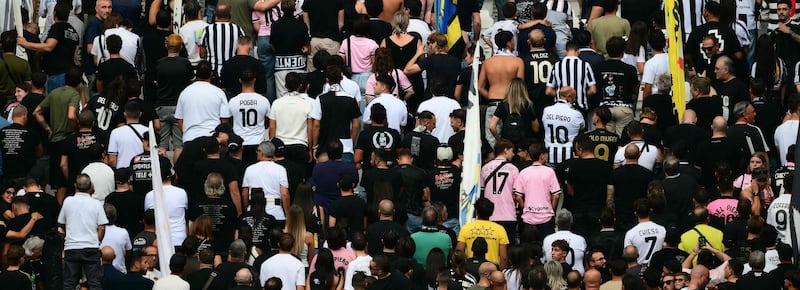Juventus-Atalanta 2-0. Lo sgarbo degli ultrà bianconeri al lutto per Mazzola: tifosi di spalle e cori