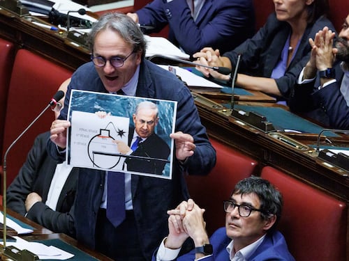 Solita opposizione: guerra a sinistra. "La mozione M5s scritta da Putin"