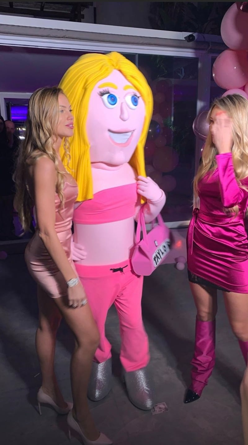 Taylor Mega, il "Pink Party" per i suoi 26 anni 9