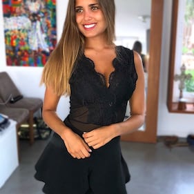 Antonella Cavalieri sexy ad Abu Dhabi: gli scatti della bella argentina 7