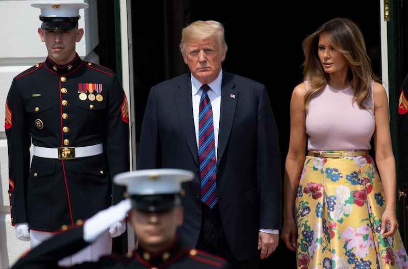 Melania Trump nell'orto con i tacchi: foto 9