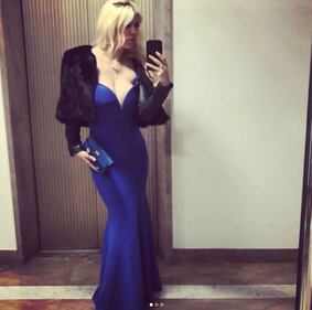 Wanda Nara, sexy in abito da sera  2