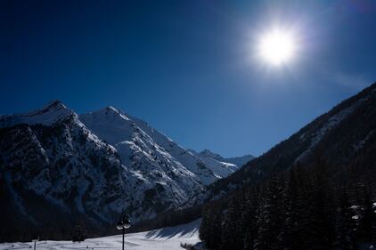 Valle d'Aosta, le immagini mozzafiato dell'inverno in montagna 1