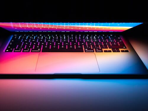 "Lo schermo si è rotto da solo": utenti Apple sul piede di guerra