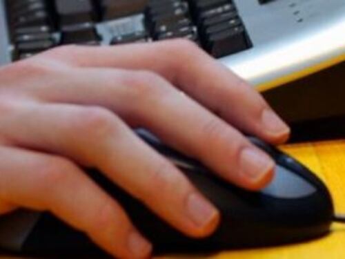 Brindisi, si spaccia per tecnico informatico ma prosciuga il conto corrente di un anziano