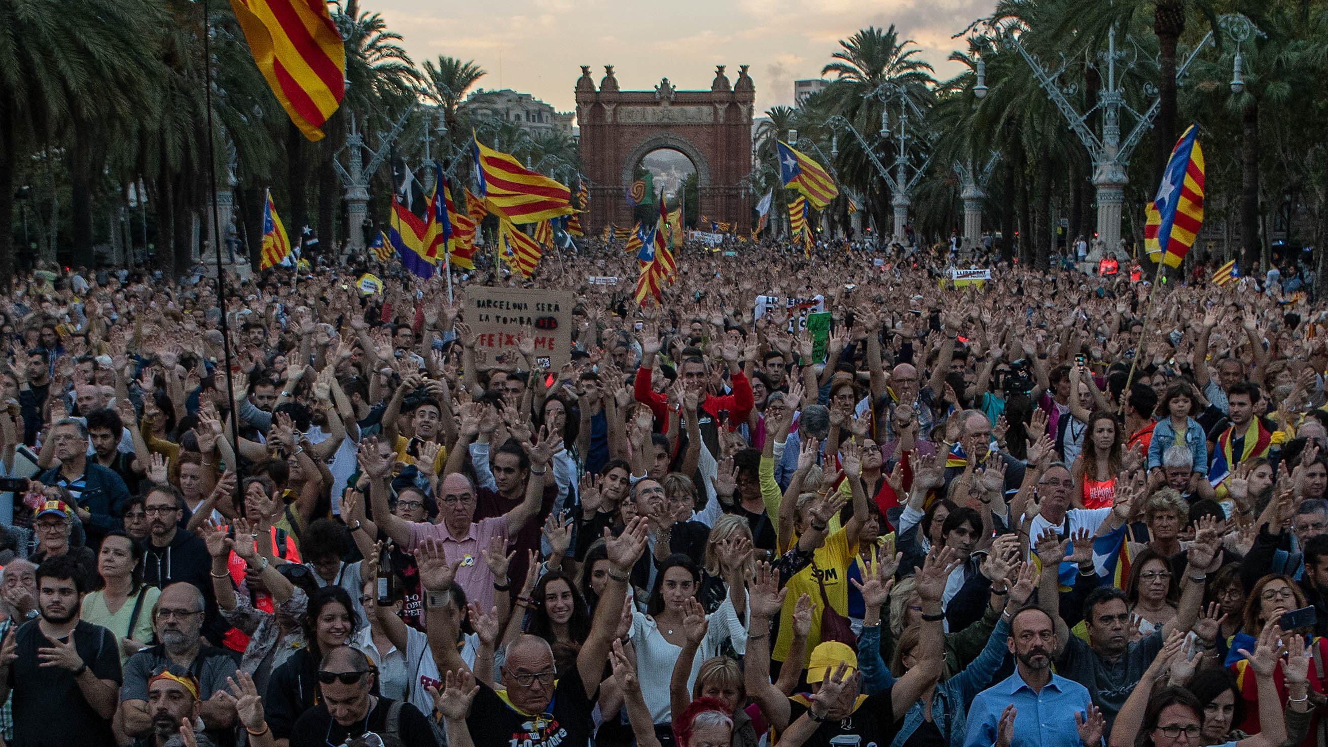 Fronte catalano spaccato. Addio all'autonomia e rischio nuove elezioni