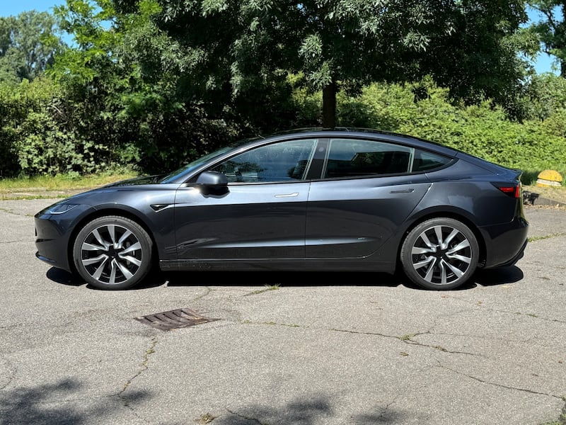 Tesla Model 3 Long Range 2024: guarda la gallery del modello con più autonomia 5