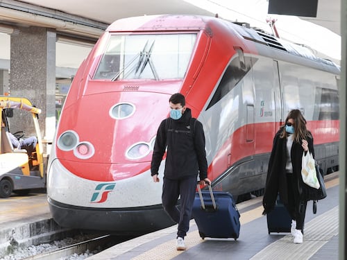 Coronavirus, arriva il blocco dei treni notturni