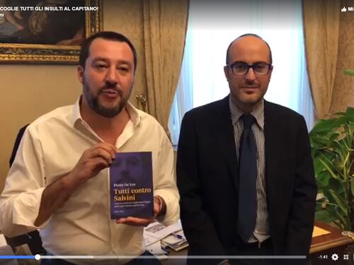 "Tutti contro Salvini", il libro sugli insulti rivolti al leader della Lega