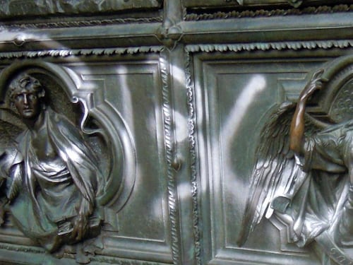 Buio totale per 12 ore Il Duomo è indifeso e in balia dei vandali