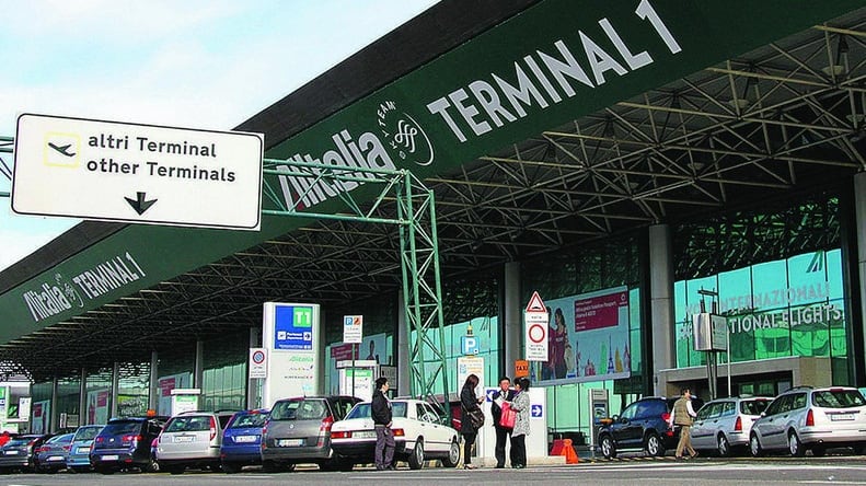 Fiumicino, tre tunisini in fuga sulla pista: panico in aeroporto