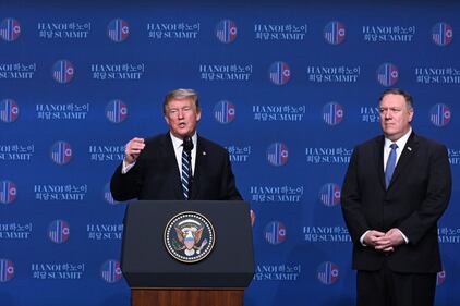 Vietnam, Donald Trump in conferenza stampa dopo l'incontro con Kim Jong Un 8