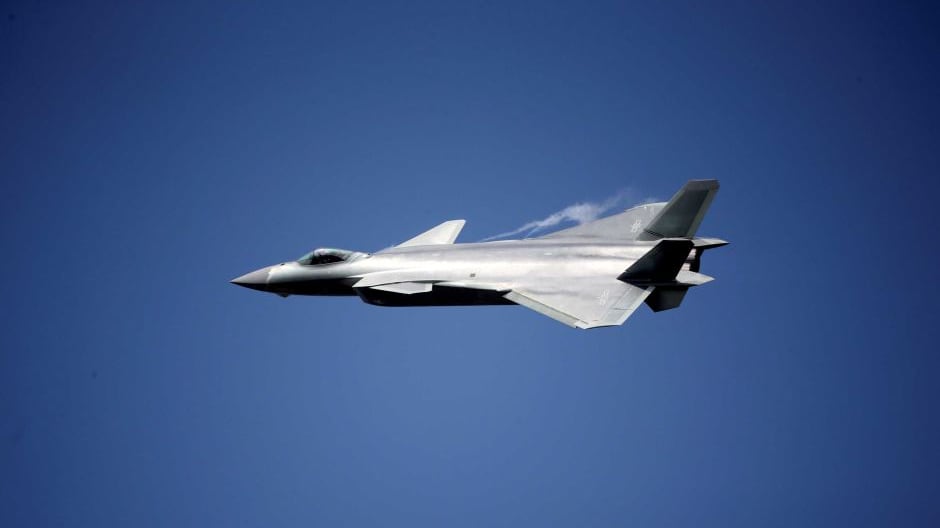 Cina, entra in servizio il primo caccia stealth di Pechino