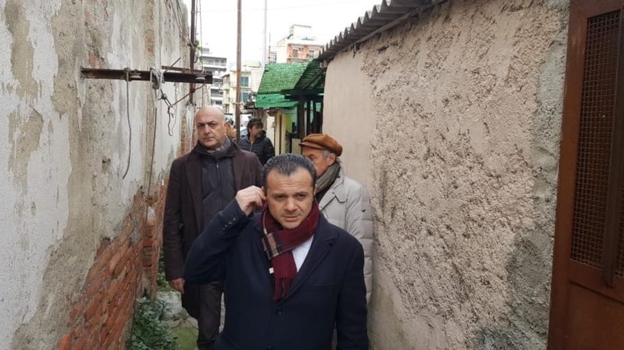 Il sindaco di Messina: "Ho la leishmaniosi contratta nelle baracche"