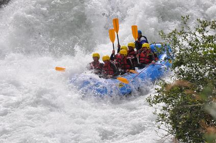 I giocatori della Roma si danno al rafting 7