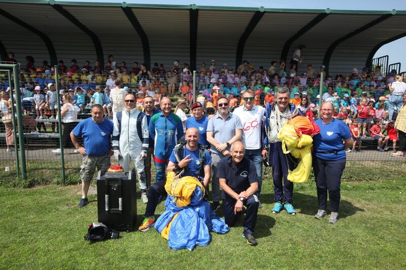 I Parà team Asti, festeggiano i 60 anni della  scuola materna 'don Stefano Bianchi' di Buccinasco 4