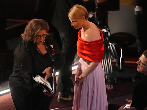 Jessie Buckley, chi è l'attrice che ha vinto l'Oscar come Miglior Attrice